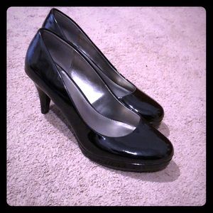 Bandolino patent pumps